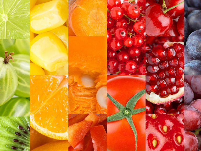 Sammlung von Früchten, die wichtige Vitamine enthalten