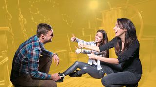 Escape Rooms Kleine Freundesgruppe auf dem eines Escape Rooms