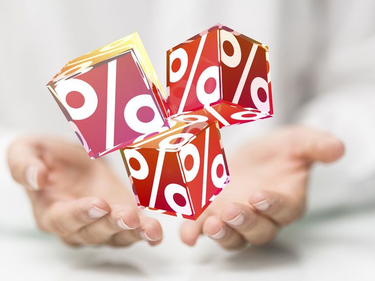 drei schwebende Würfel mit einem Prozentzeichen auf jeder Seite