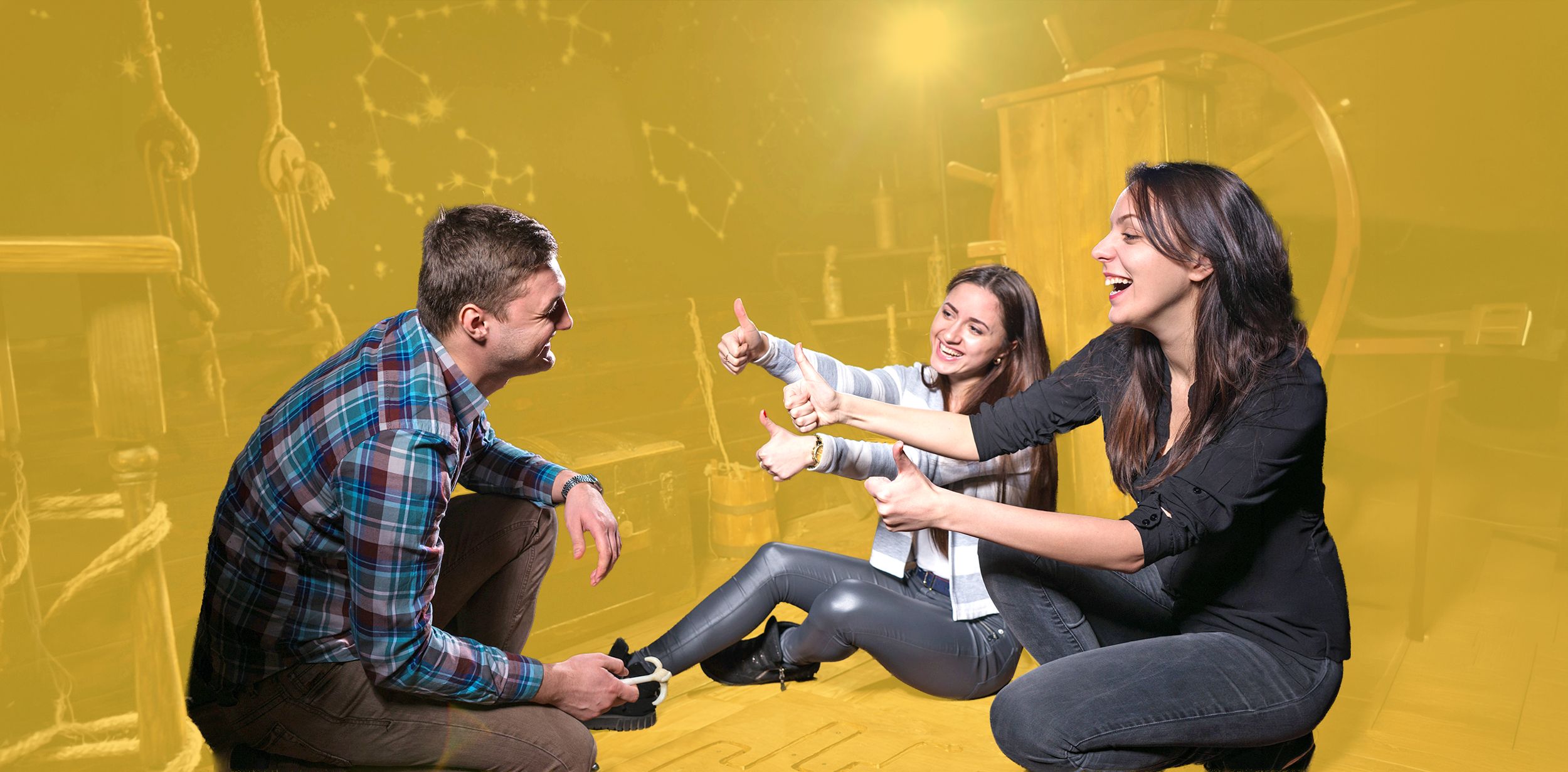 Kleine Freundesgruppe auf dem eines Escape Rooms